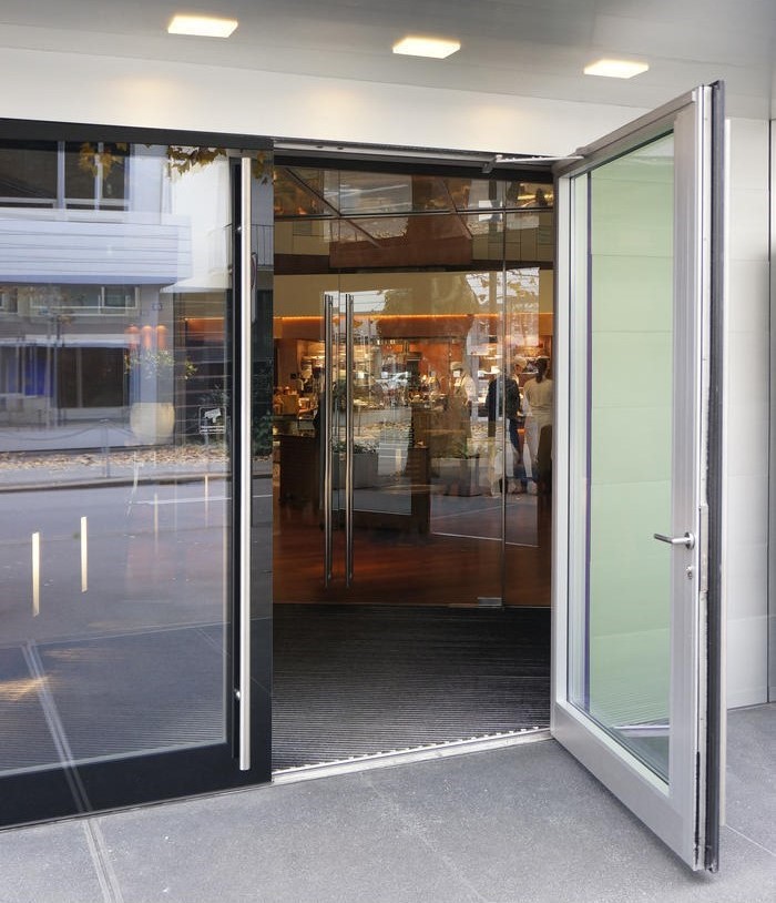 nihajna avtomatska vrata