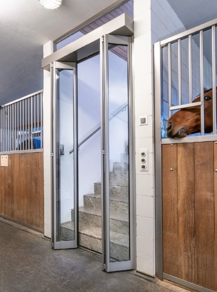 Zgibna - zložljiva avtomatska vrata